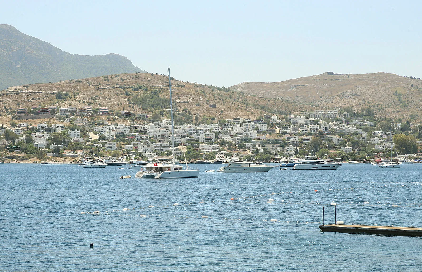 Bodrum'da bayram yoğunluğu! Plajlara akın ettiler