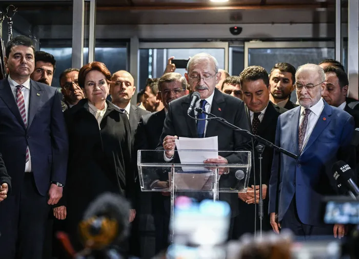 Koalisyonları ve Güneş Motel’i hatırlattılar! Son toplantıda da kavga mı çıktı? Kulis bilgisini A Haber’de anlattı: Meral Akşener şok içerisindeydi