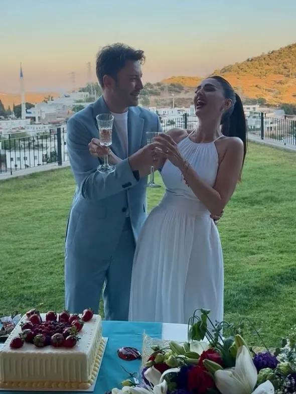 dugun-baharda-tolga-gulec-ile-oyku-cengizden-mujdeli-haber-1772707024302.jpg Düğün baharda! Tolga Güleç ile Öykü Cengiz'den müjdeli haber - 2