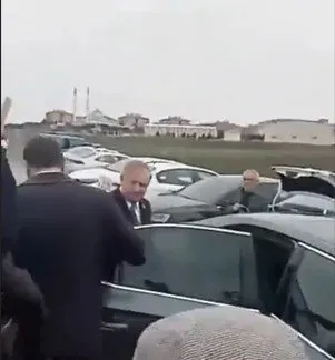 chpli-gokan-zeybeke-canli-yayinda-tepki-sen-akpye-hizmet-eden-adamsin-1743070880142.jpeg CHP’li Gökan Zeybek’e canlı yayında tepki!