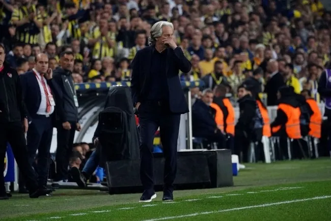 Fenerbahçe Teknik Direktörü Jorge Jesus’tan ’şartlı’ devam kararı: Başkanımız kalmazsa burada olmam