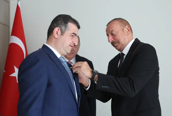 son-dakika-susa-beyannamesi-imzalandi-baskan-erdogan-ve-aliyevden-onemli-aciklamalar-1623765579422.jpg Son dakika: Şuşa Beyannamesi imzalandı! Başkan Erdoğan ve Aliyev'den önemli açıklamalar - 6