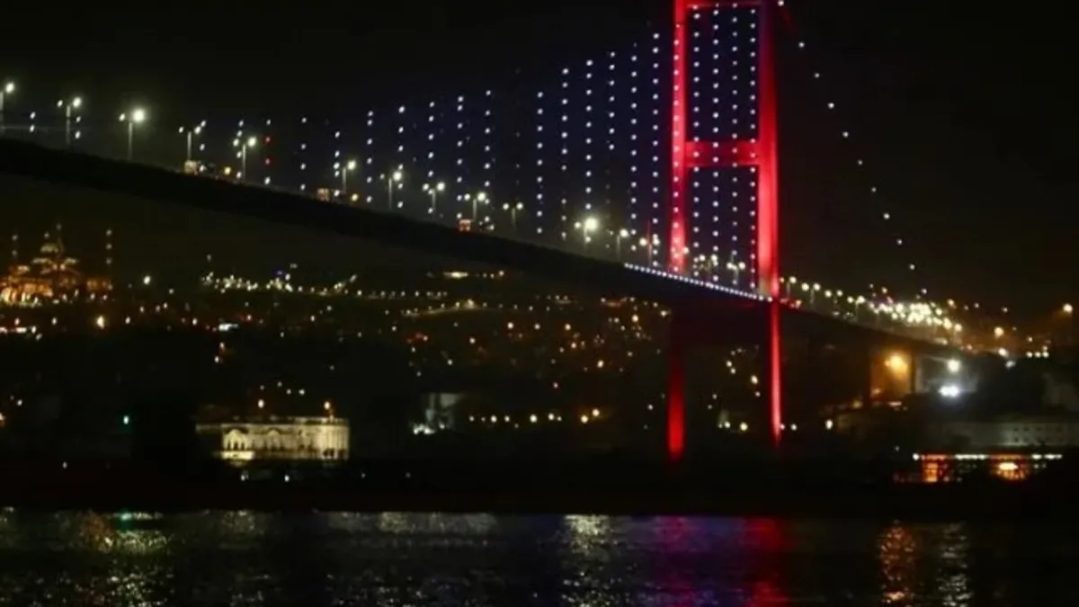 İstanbul Boğazı çift yönü trafiğe kapatıldı! Arızalanan gemi kurtarıldı
