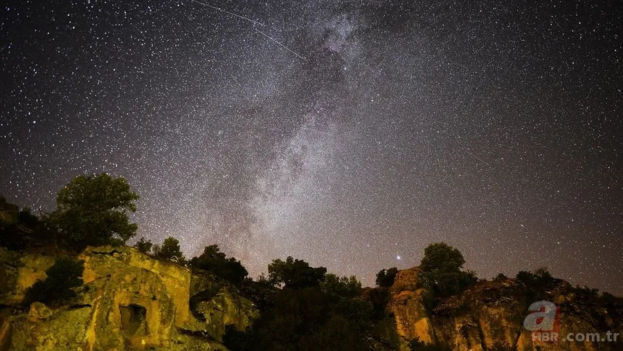 Bugün gökyüzüne bakmayı unutmayın! Perseid meteor yağmuru saat kaçta izlenecek? Türkiye'de nereden görülecek? 3