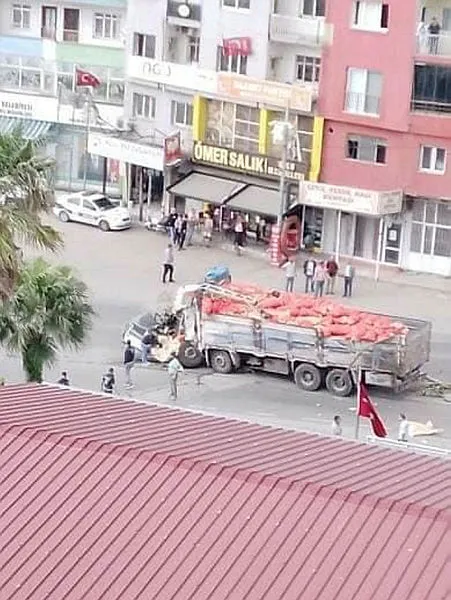 hatayda-kamyon-araclarin-arasina-daldi-olu-ve-yaralilar-var-1684074341852.jpg Hatay'da freni patlayan kamyon araçlara daldı: 3 ölü 15 yaralı - 1