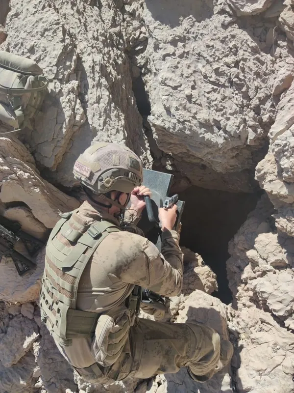 Siirt’te etkisiz hale getirilen PKK’lı teröristlere ait mühimmat ele geçirildi