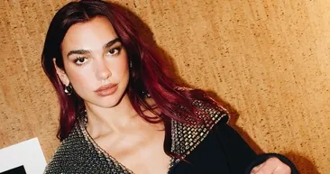 Yanından ayırmıyor! Dua Lipa’nın çantasından çıkanlar şaşırttı