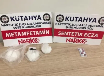 sosyal-medyadan-zehir-tacirlerine-tepki-gosterdi-ayni-suctan-tutuklandi-1647437528156.jpg Sosyal medyadan zehir tacirlerine tepki gösterdi! Aynı suçtan tutuklandı - 2