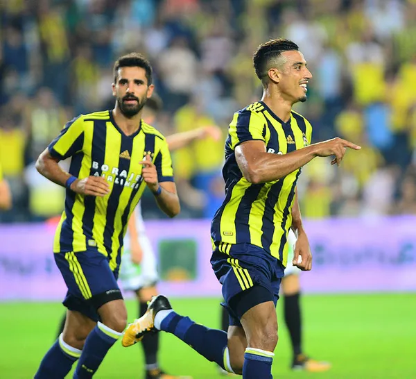 Derbi öncesi Fenerbahçe'ye şok! Yıldız isim 11'de yok - 1