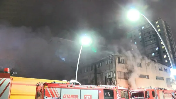 son-dakika-sultangazide-iplik-fabrikasinda-buyuk-yangin-1643223122378.jpg Son dakika: Sultangazi'de iplik fabrikasında büyük yangın - 2