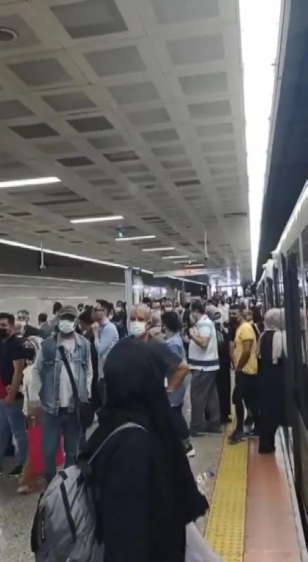 Tramvay arızalandı vatandaş yolda kaldı: Tren büyük olduğu için itemiyoruz - 2
