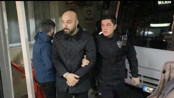 Son dakika: CHP'li Beşiktaş Belediyesi'nde rüşvet operasyonu: Eski Belediye Başkanı Murat Hazinedar tutuklandı | Milyon dolarları cebine indirmiş - 3