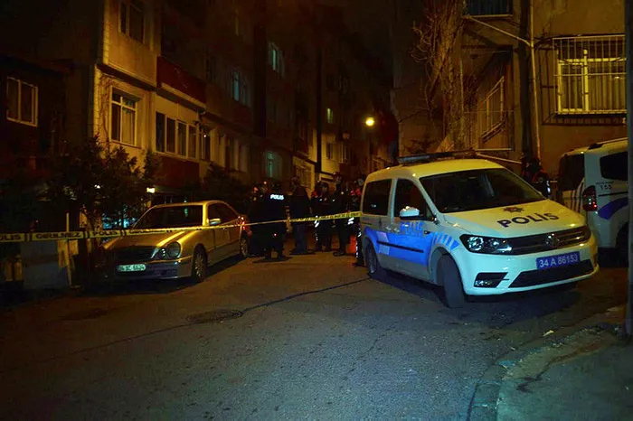 Son dakika: Beyoğlu'nda iş yeri önünde silahlı saldırı - 1