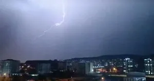 Gaziantep’te şimşekler geceyi aydınlattı!