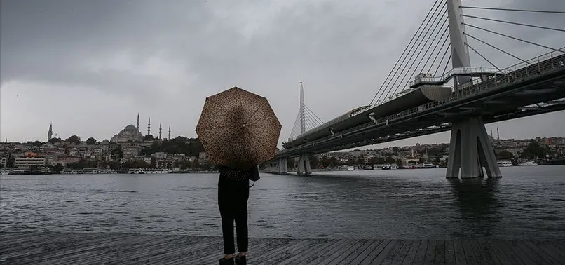 İstanbul'da kuvvetli yağış başladı! Gök gürültüsü ve şimşekler durmuyor