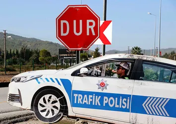 Muğla'da maket polis aracının tepe lambasını çalan iki kişi gözaltına alındı