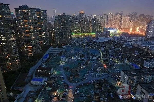 Evlerini yıktırmayarak gökdelenere direnen mahalleden 15 kare 15