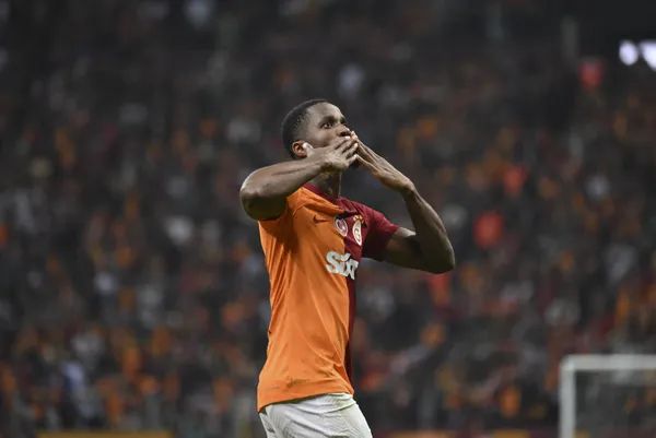 galatasaray-galibiyet-serisini-10a-cikardi-sahada-zaha-ruzgari-1699038798097.jpg Galatasaray galibiyet serisini 10'a çıkardı! Sahada Zaha rüzgarı - 4