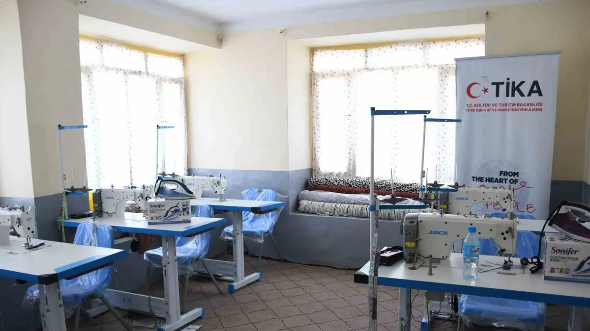 TİKA Afganistan'daki yetim kız çocuklarına umut oldu