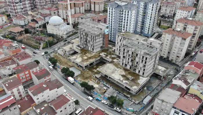 CHP'li İBB'den öğrenci yurdu skandalı: 2,5 yıldır çivi çakılmadı! Çürümeye terk edildi - 1