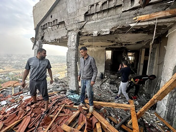 İşgalci İsrail kana doymuyor: Gazze’deki mülteci kampı yerle bir oldu! Ölenler arasında çocuklar da var