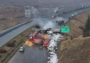 Gaziantep'te çarpışan 3 tırda yangın çıktı
