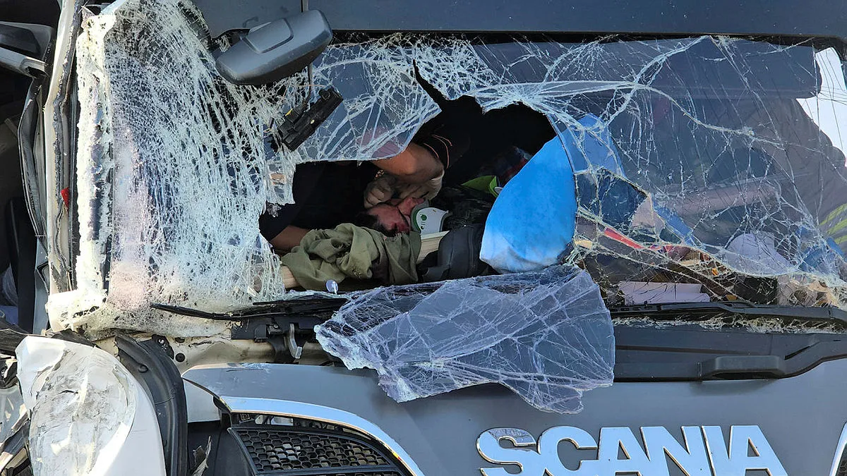 Düzce'de tankere çarpan TIR'da aynı aileden 5 kişi yaralandı