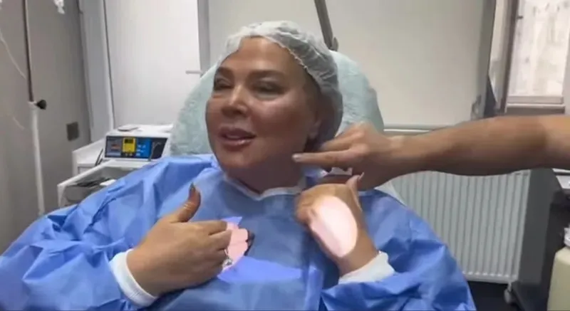 karsisinizda-bambaska-bir-safiye-soyman-son-hali-olay-oldu-1775552829947.jpeg Safiye Soyman operasyondan görüntüler / Fotoğraf: Sosyal medya