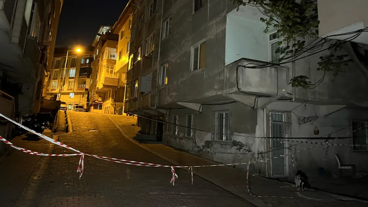 İstanbul’da 6.2'lik deprem sonrası bir bina tahliye edildi