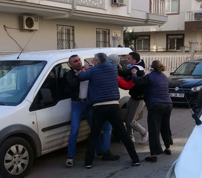 Antalya’da yaşlı kadın kanlar içinde ölü bulundu! Olay yerinde kavga çıktı - 1