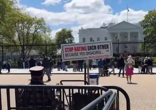 Beyaz Saray’ın önünde İstiklal Marşı'nı çaldı! Milli marşımız böyle yankılandı
