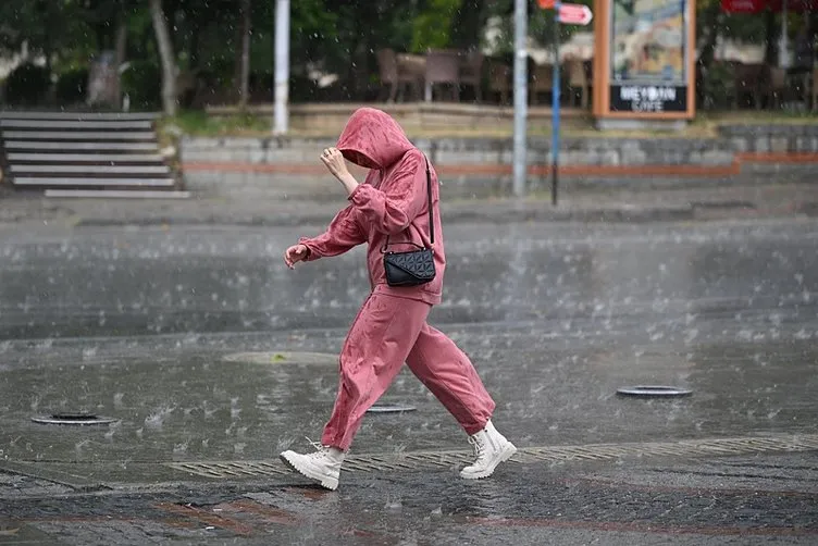 Winter is back in Russia! May 12 weather warning: Cold, rain, storm and thunder...