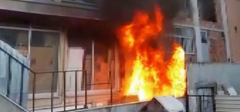 İstanbul Arnavutköy'de korkutan yangın! Film izler gibi izlediler