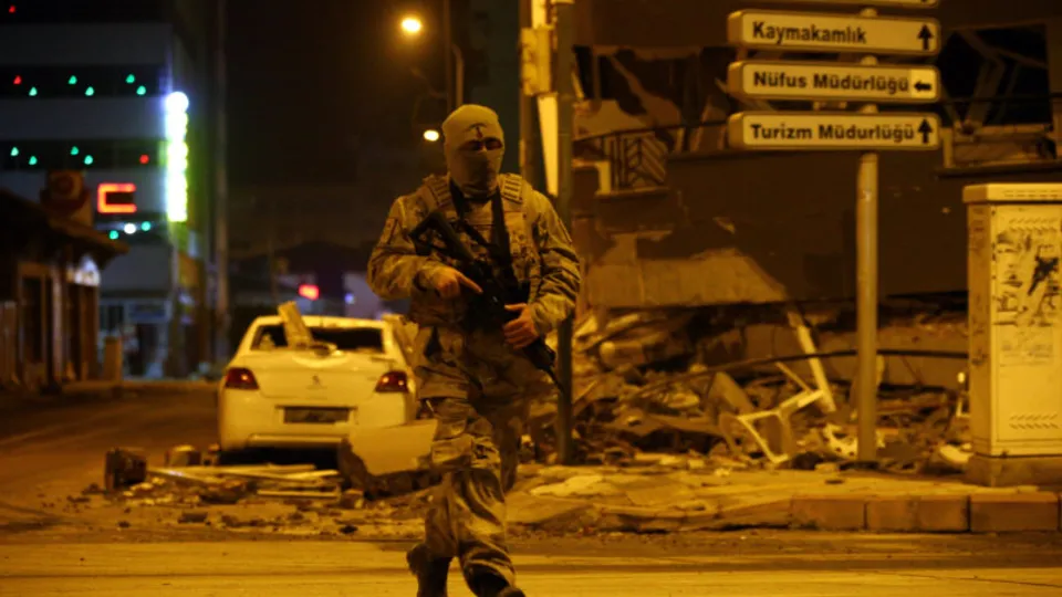 Her şey vatan için! Hem arama kurtarmada görev yapıyorlar hem de şehrin güvenliğini sağlıyorlar