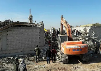 Şanlıurfa'da inşaat çöktü! Yaralılar var