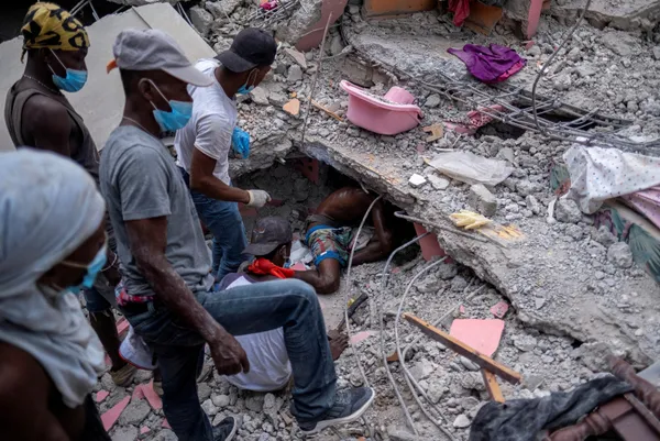 haitideki-72-buyuklugundeki-depremde-can-kaybi-2189a-yukseldi-1629342717293.jpg Haiti'deki 7,2 büyüklüğündeki depremde can kaybı 2189'a yükseldi - 3