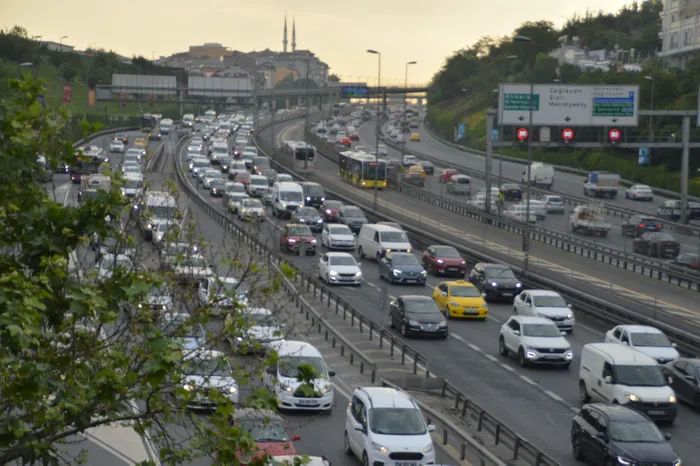 Son dakika: İstanbul'da 31 saatlik kısıtlama sonrası trafik yoğunluğu - 2