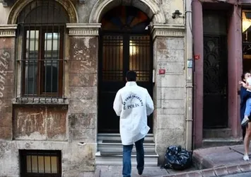 Son dakika: Beyoğlu'nda 2 İngiliz otelde ölü bulundu