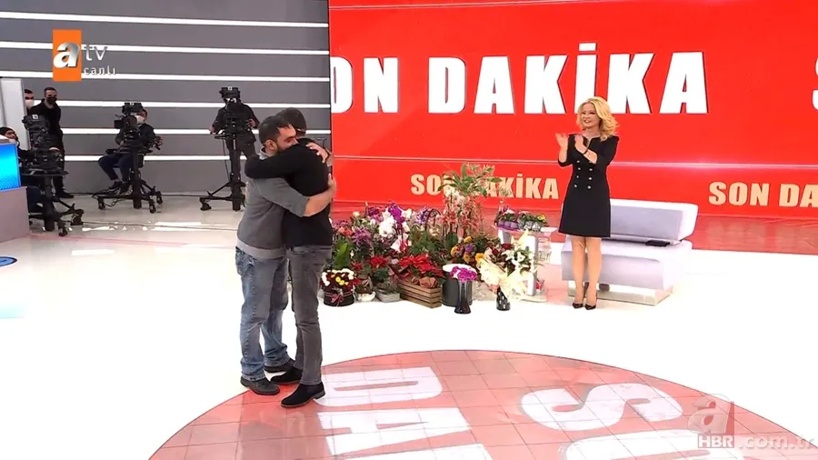 33 yıllık hasret Müge Anlı’da bitti! Turan Çelik oğluna canlı yayında kavuştu! Dede torunun kucaklaşması gözyaşlarına boğdu 9