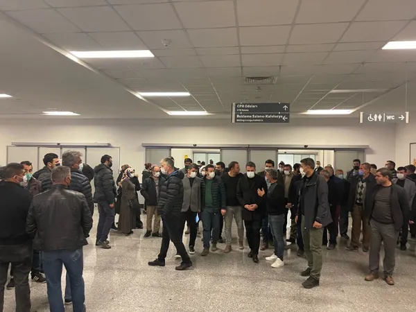 ankarada-12-yasindaki-cocuk-sokak-kopeklerinin-saldirisina-ugradi-1638218812980.jpg 12 yaşındaki çocuk sokak köpeklerinin saldırısına uğradı! Ankara Büyükşehir Belediyesi'nin ihmali pahalıya patladı - 2