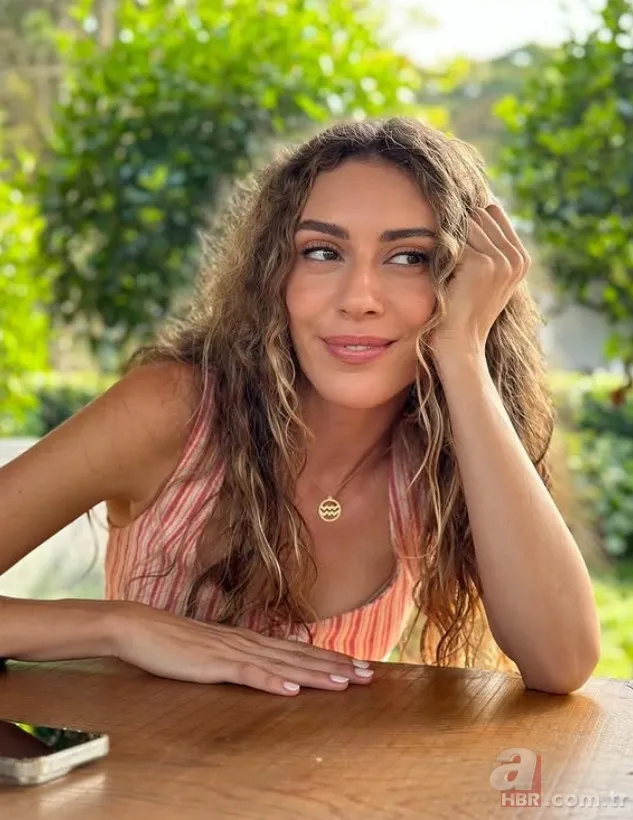 Gösterişsiz ama etkili: Sinem Kobal’ın vazgeçemediği 2 güzellik malzemesi 6