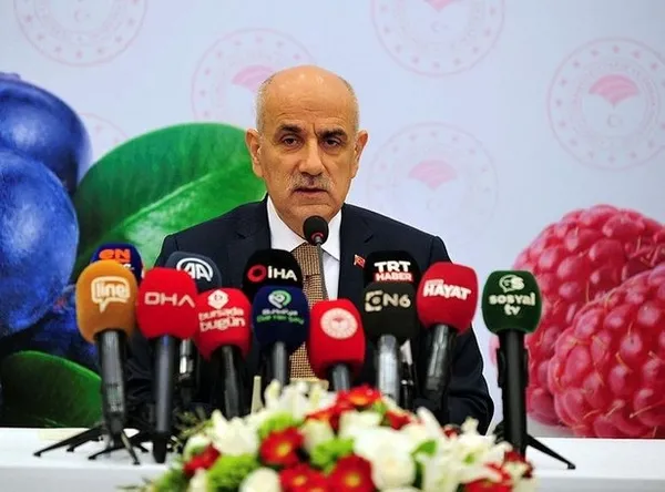 Son dakika: Tarım ve Orman Bakanı Vahit Kirişçi’den ayçiçek yağı ve şeker stoku açıklaması: Algı operasyonu yürütüldü