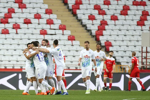 caykur-rizespor-galibiyet-hasretine-son-verdi-antalyaspor-2-3-caykur-rizespor-mac-sonucu-ozet-1618596782851.jpg Çaykur Rizespor galibiyet hasretine son verdi! Antalyaspor 2-3 Çaykur Rizespor (MAÇ SONUCU-ÖZET) - 1