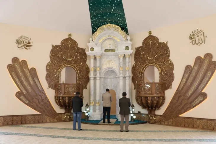 Sivas’ta yapımı tamamlanan Türkiye’nin ilk ay yıldızlı camisi yarın açılıyor