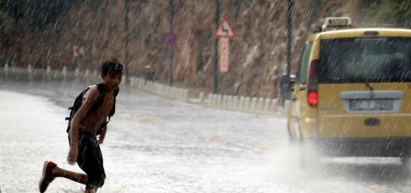 Meteoroloji'den kuvvetli yağış uyarısı geldi! Cuma günü şiddetini arttıracak