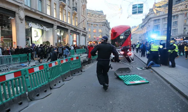 Demokrasi nerede Macron? O kararlar sonrasında sular durulmuyor