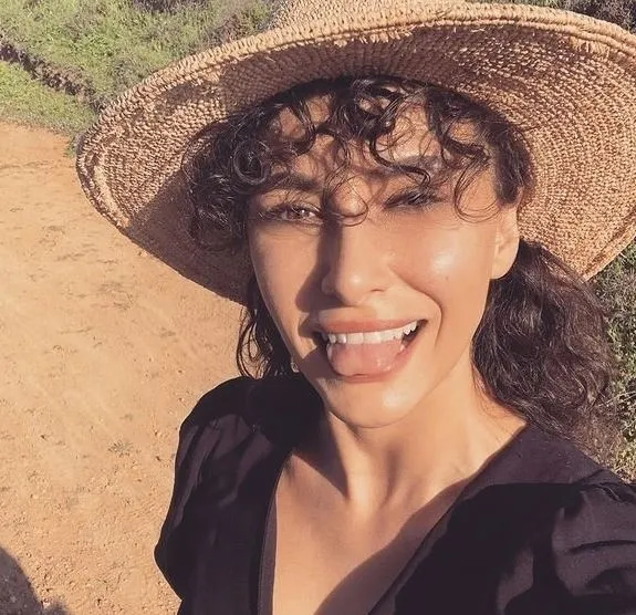 sevilen-oyun-hande-dogandemir-yeni-imajiyla-ilgi-cekti-1628255513767.jpg Oyuncu Hande Doğandemir yeni imajıyla ilgi çekti - 1