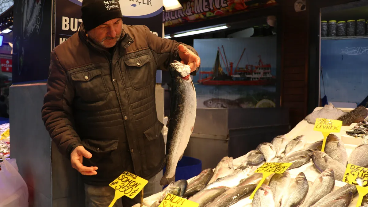 Trabzon'da balıkçı tezgahlarında istavrit ilgi görüyor