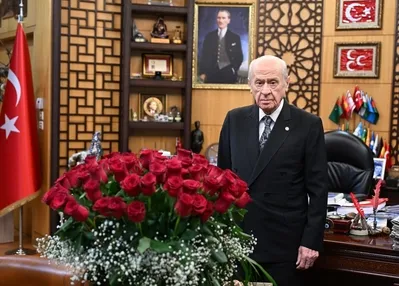 Kırmızı güller ile kutladı