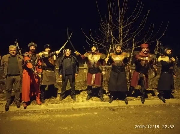 Bursa’da Kuruluş Osman rüzgarı! Alp kıyafetleriyle izlediler - 2